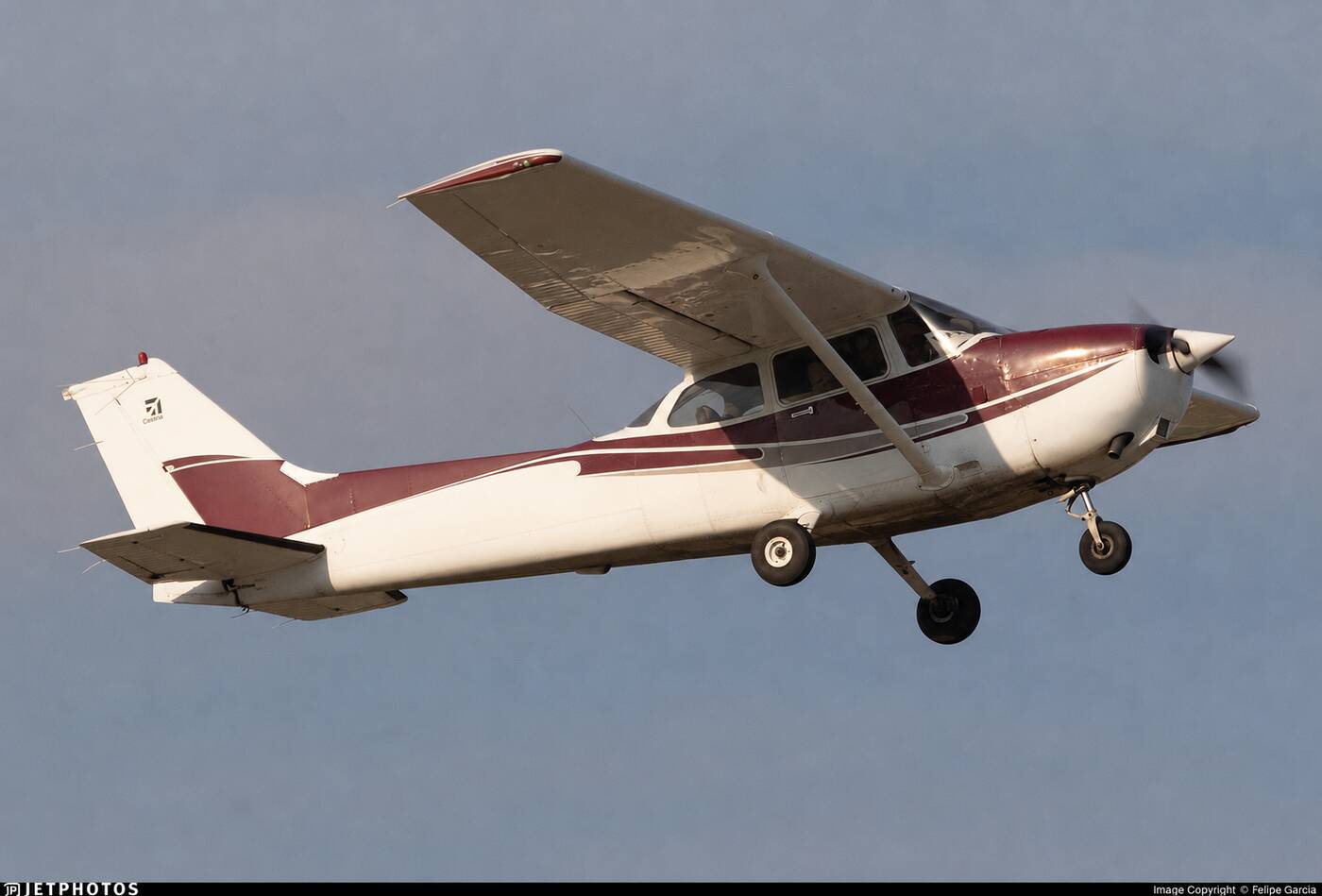 Cessna 172S Skyhawk N523ER in flight near Van Nuys Airport